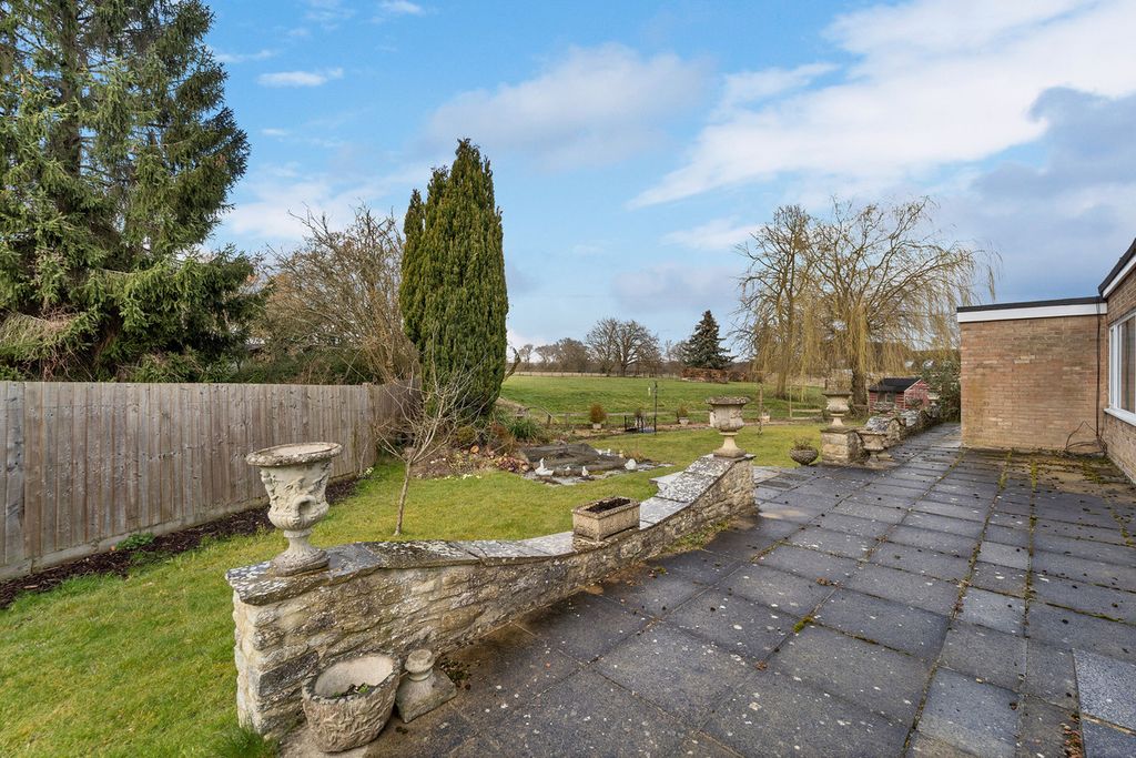Property photo 3 of 33