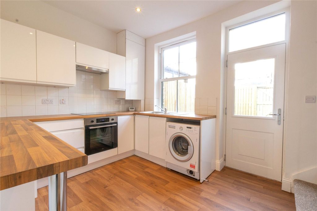 Property photo 3 of 33 Kitchen