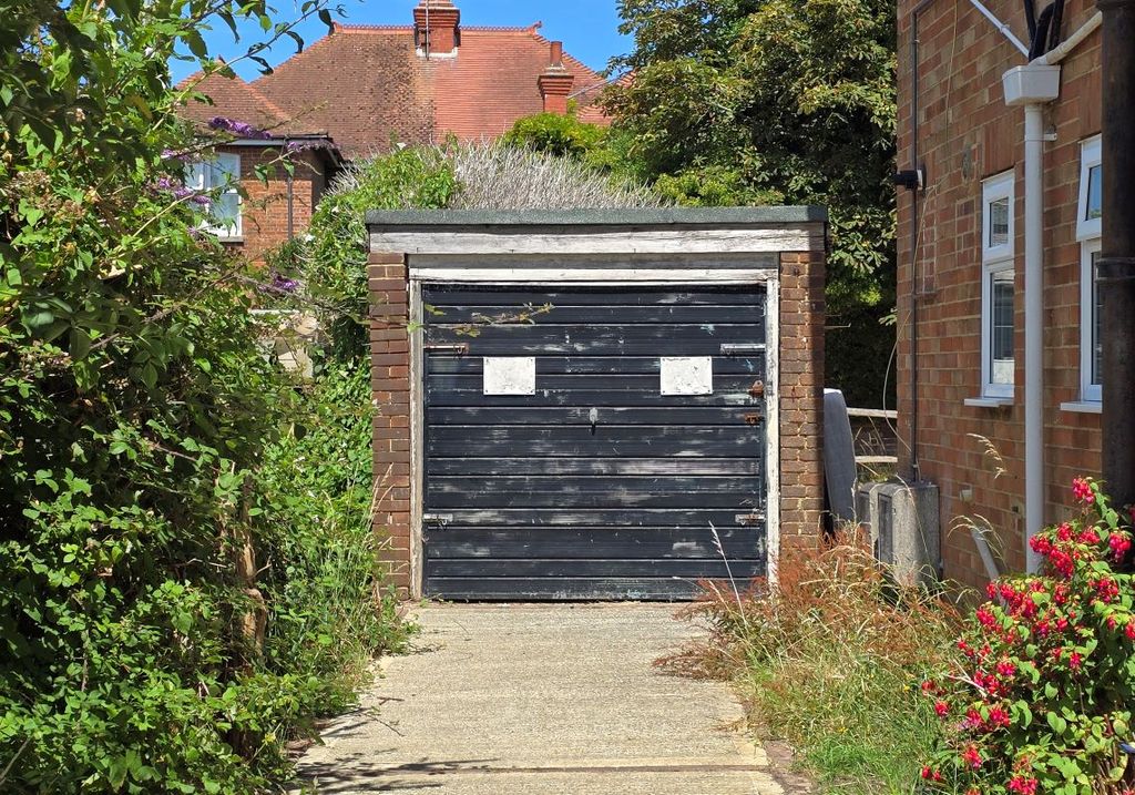 Property photo 1 of 2