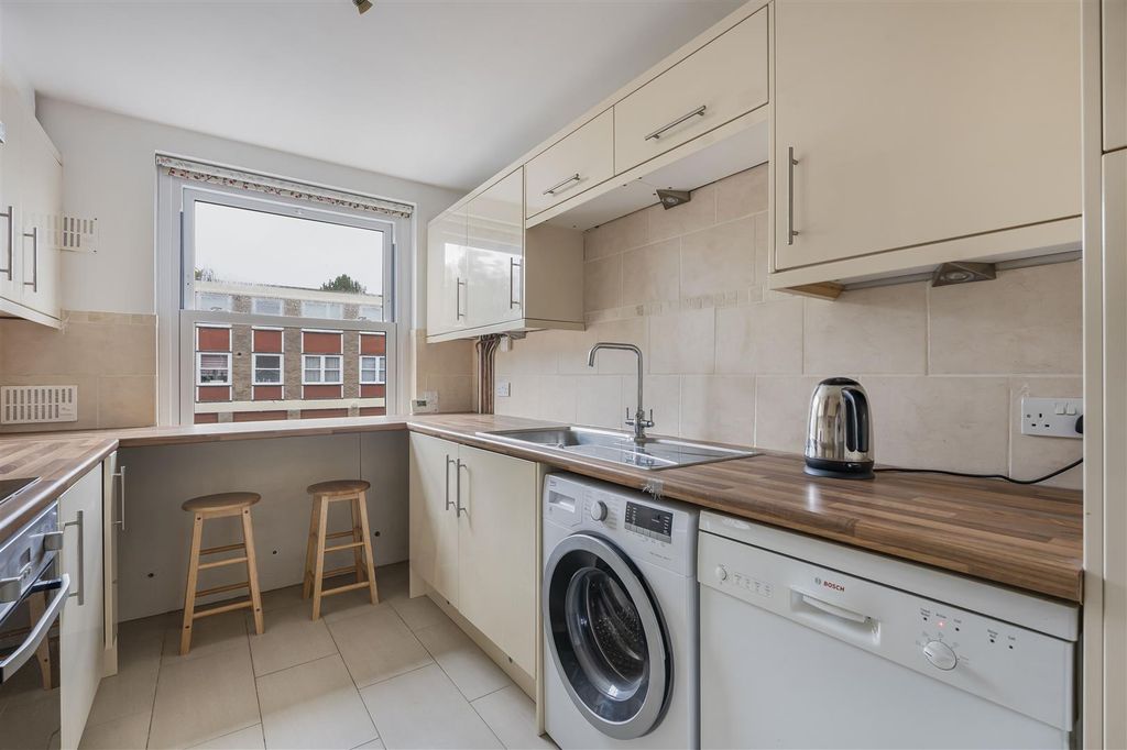 Property photo 3 of 15 12_65534.Jpg