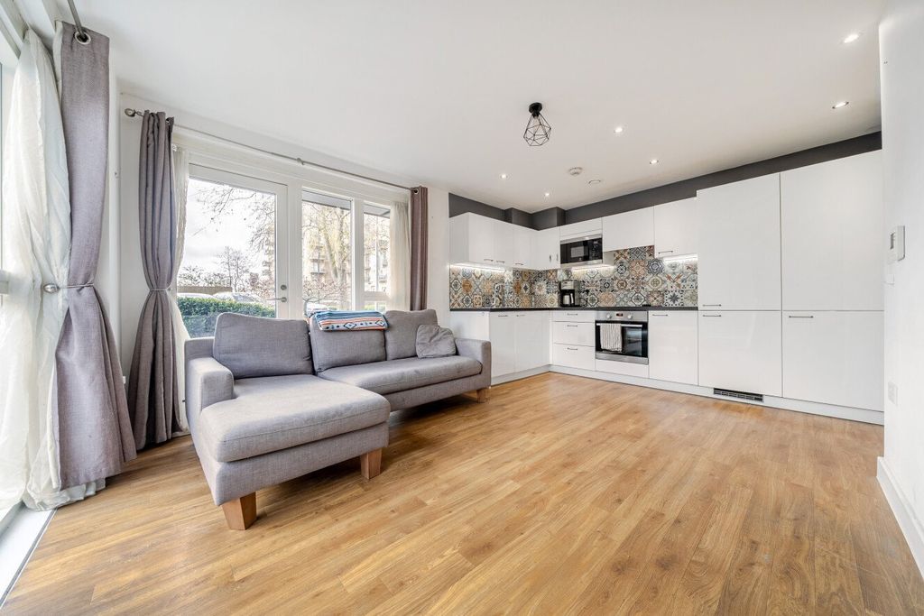 Property photo 2 of 16 Picture 2