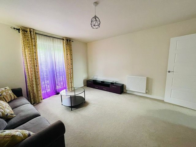 Property photo 3 of 10 Living Room