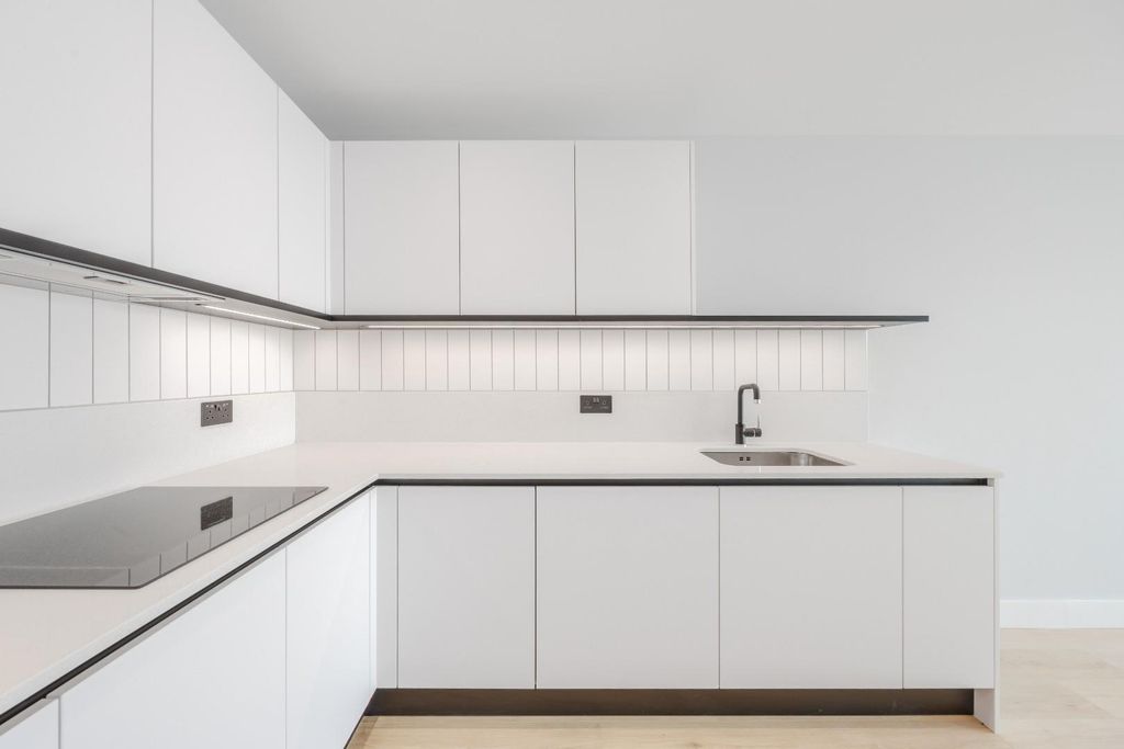 Property photo 3 of 27 Kitchen