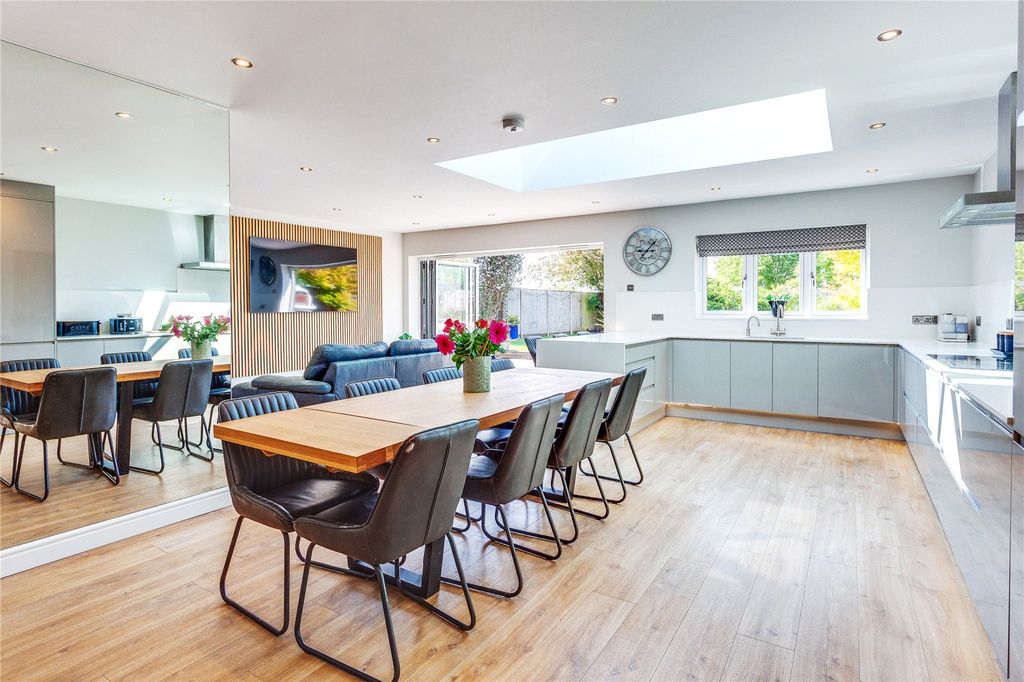 Property photo 3 of 33 Openplan Kitchen