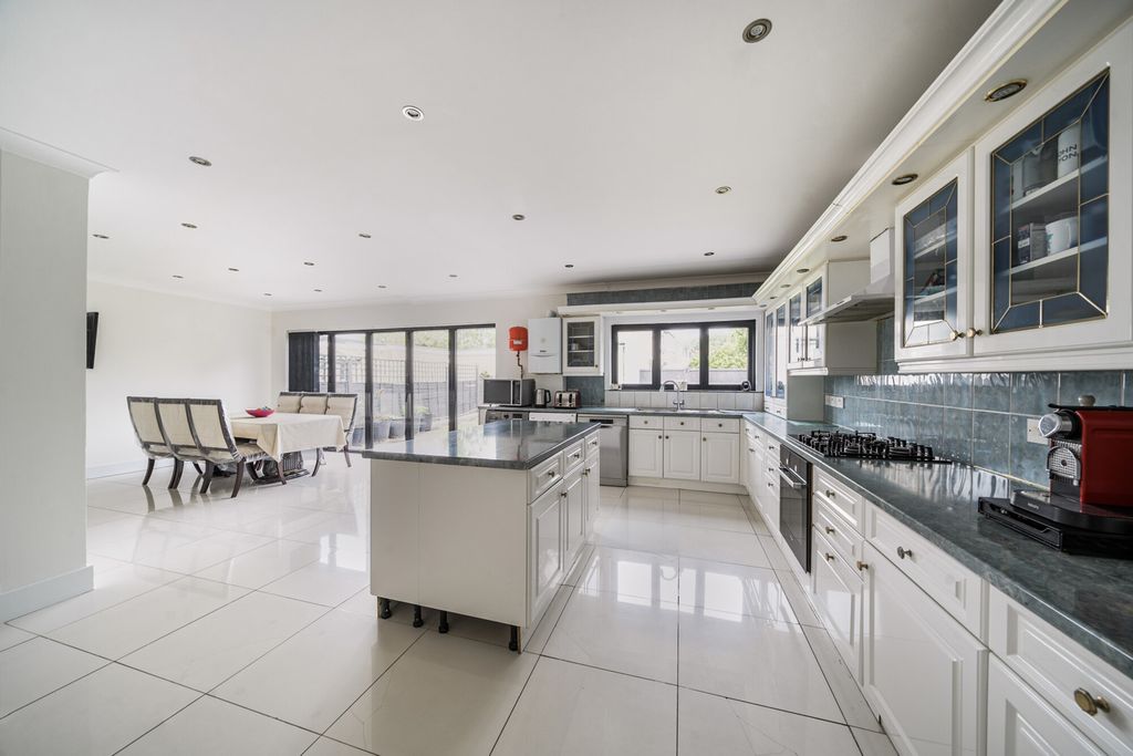 Property photo 2 of 20 1298089-35-682Dbd...