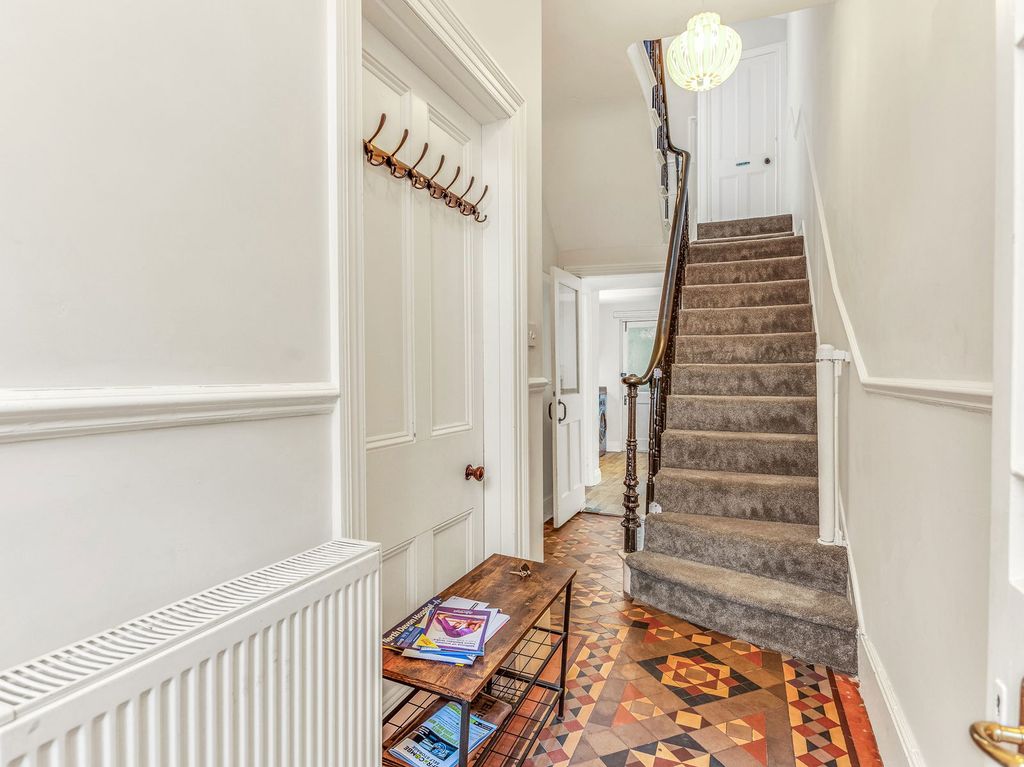 Property photo 2 of 40