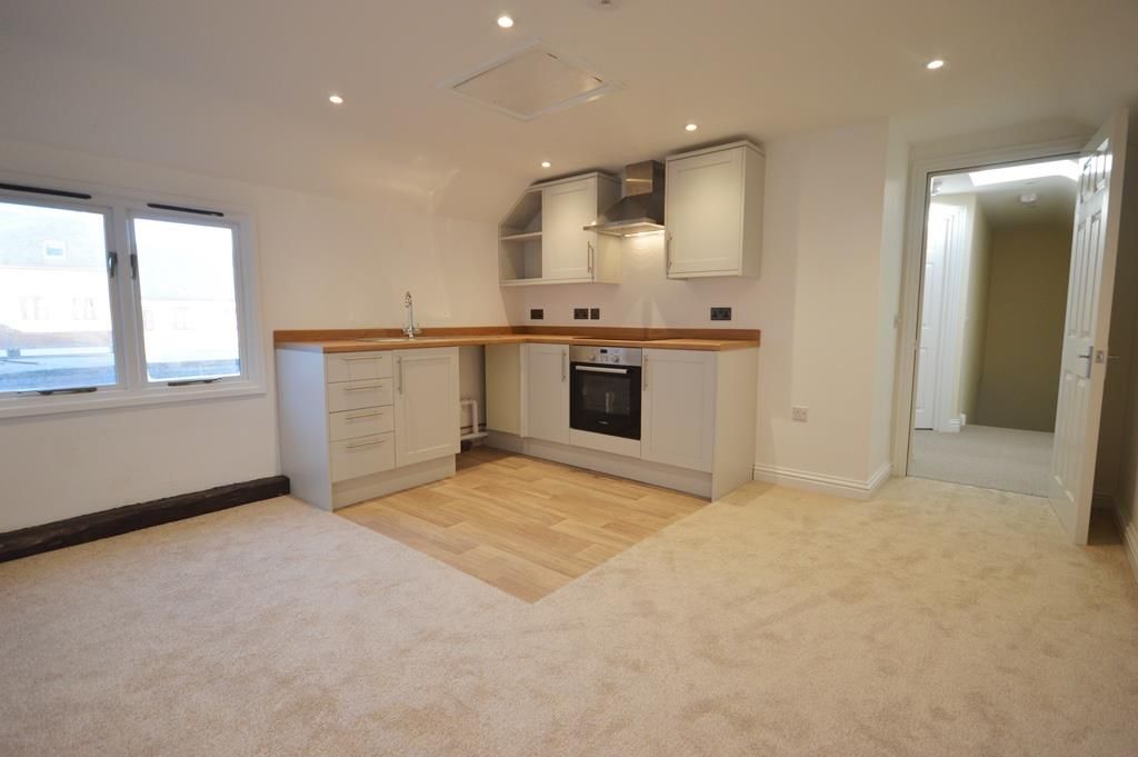 Property photo 2 of 8 Main Room