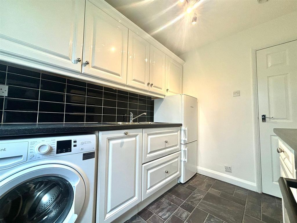 Property photo 3 of 6 Kitchen 2.Jpeg