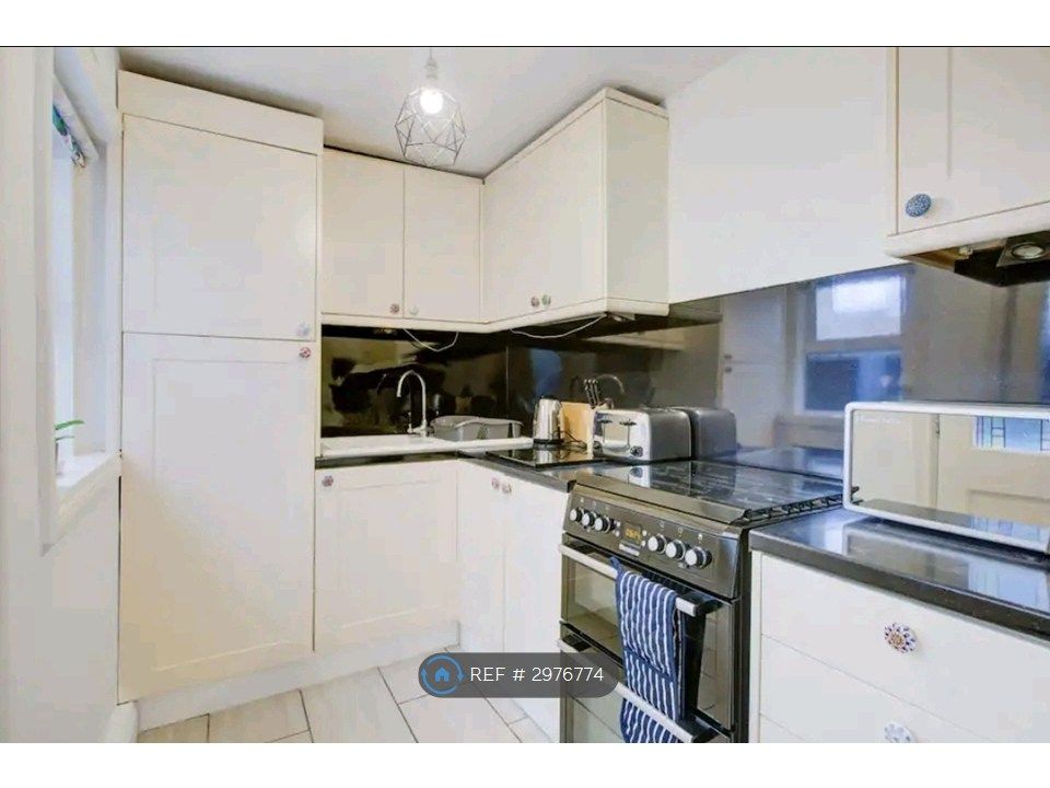Property photo 2 of 11 Kitchen