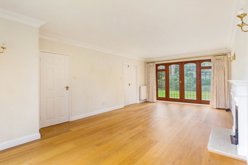 Property photo 2 of 16 Living Room