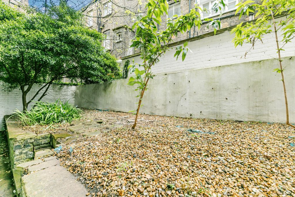 Property photo 2 of 8 Private Garden