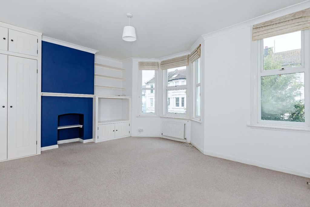 Property photo 2 of 9 Westbourne_1.Jpg