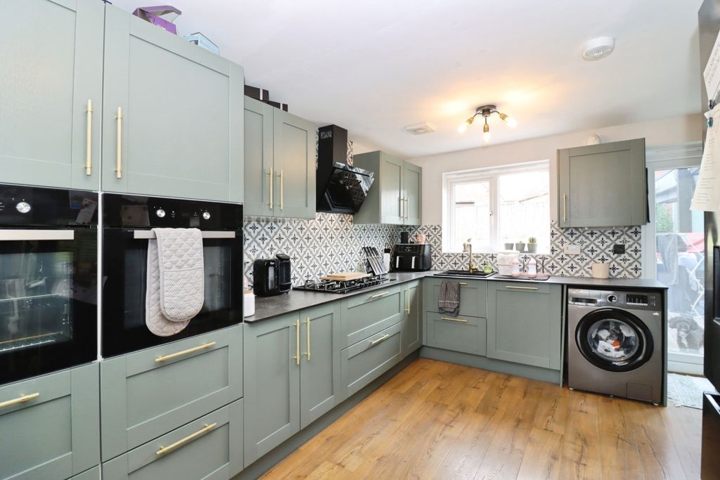 Property photo 2 of 15 Kitchen
