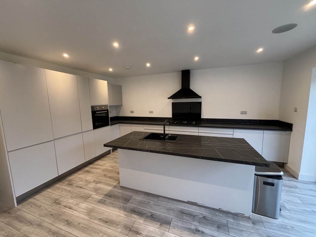 Property photo 2 of 14 Kitchen