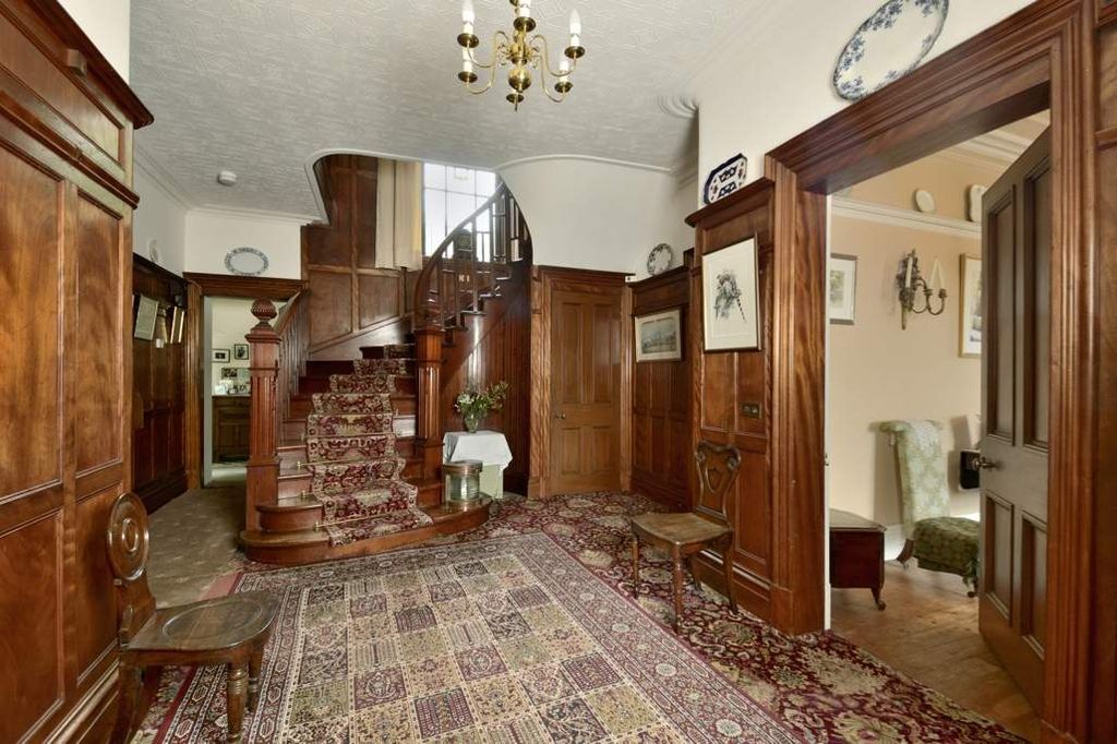 Property photo 3 of 20