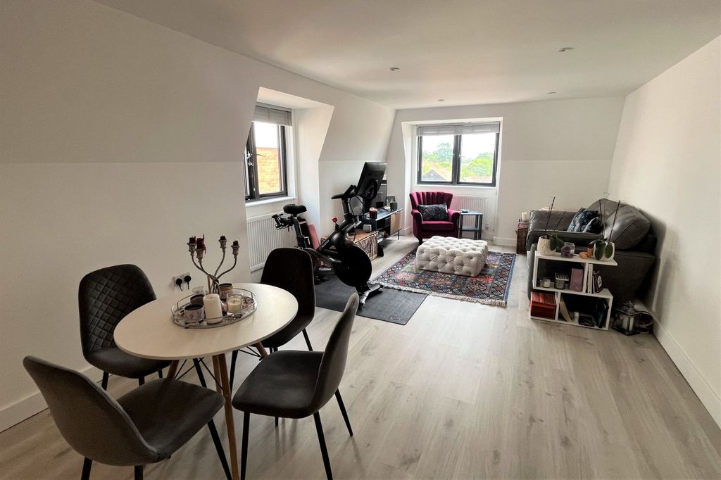 Property photo 2 of 8 Picture No. 13