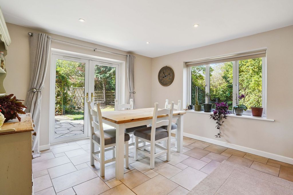 Property photo 3 of 16 Dining Area