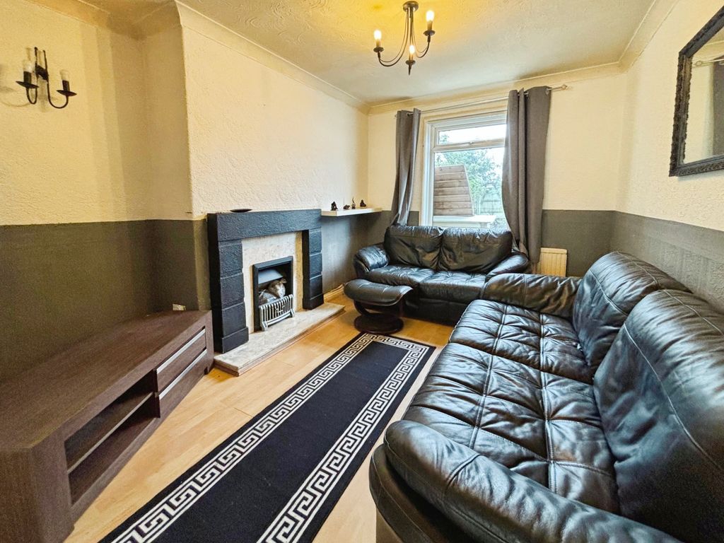Property photo 2 of 16 Lounge