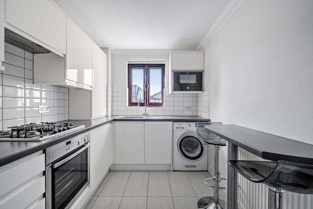 Property photo 3 of 16 Kitchen