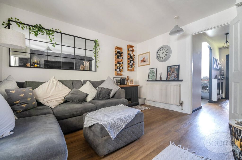 Property photo 2 of 17 Picture No. 12