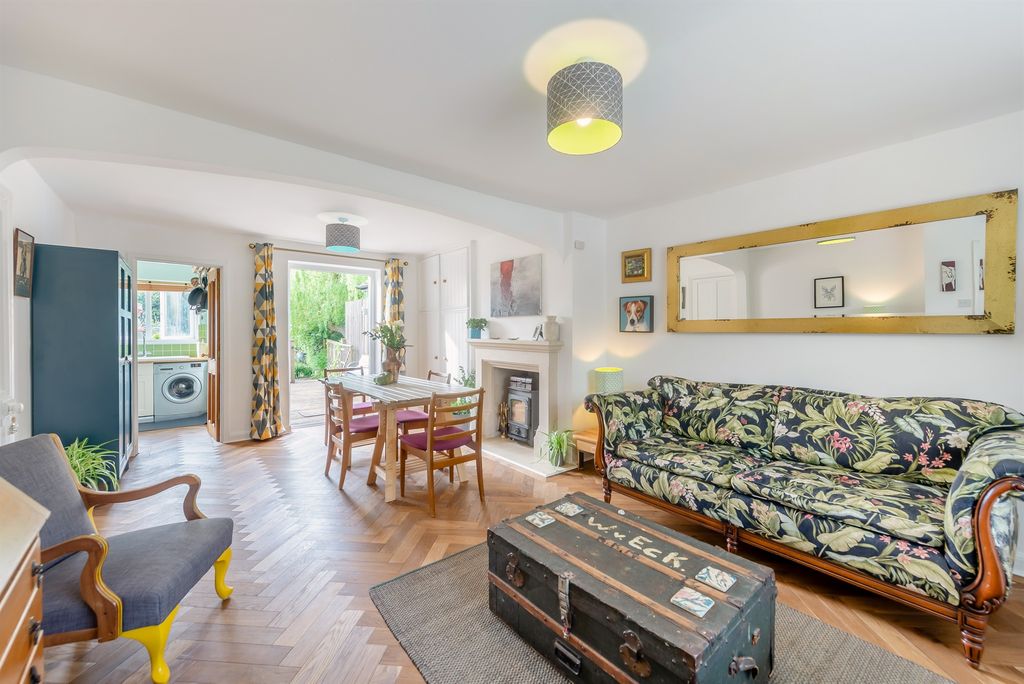 Property photo 2 of 11