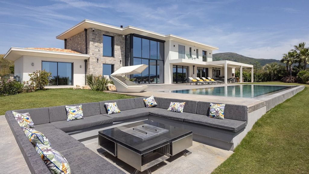 Property photo 1 of 12