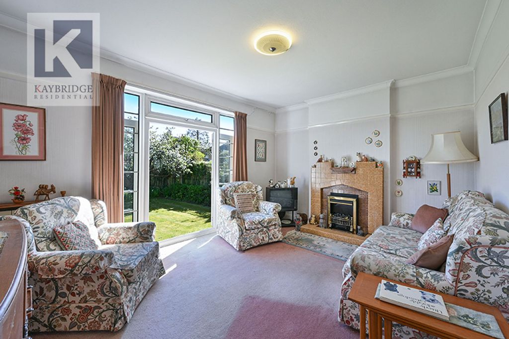 Property photo 2 of 12 Newbury Gardens, Kt19 0Pd