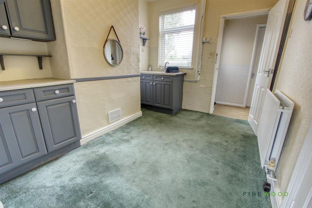 Property photo 3 of 18 Kitchen