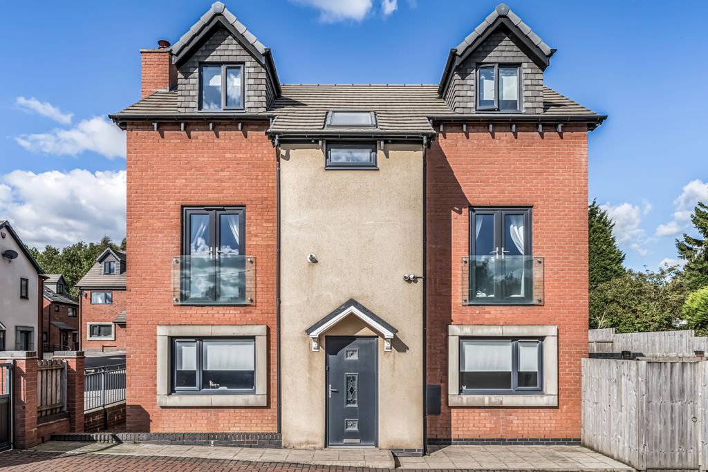 Property photo 2 of 19
