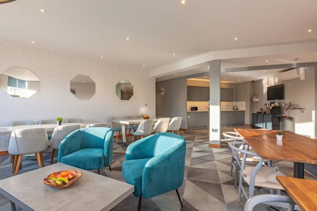 Property photo 3 of 10 Breakout Space