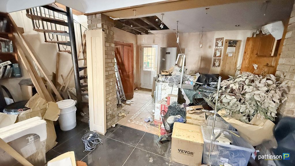 Property photo 3 of 14