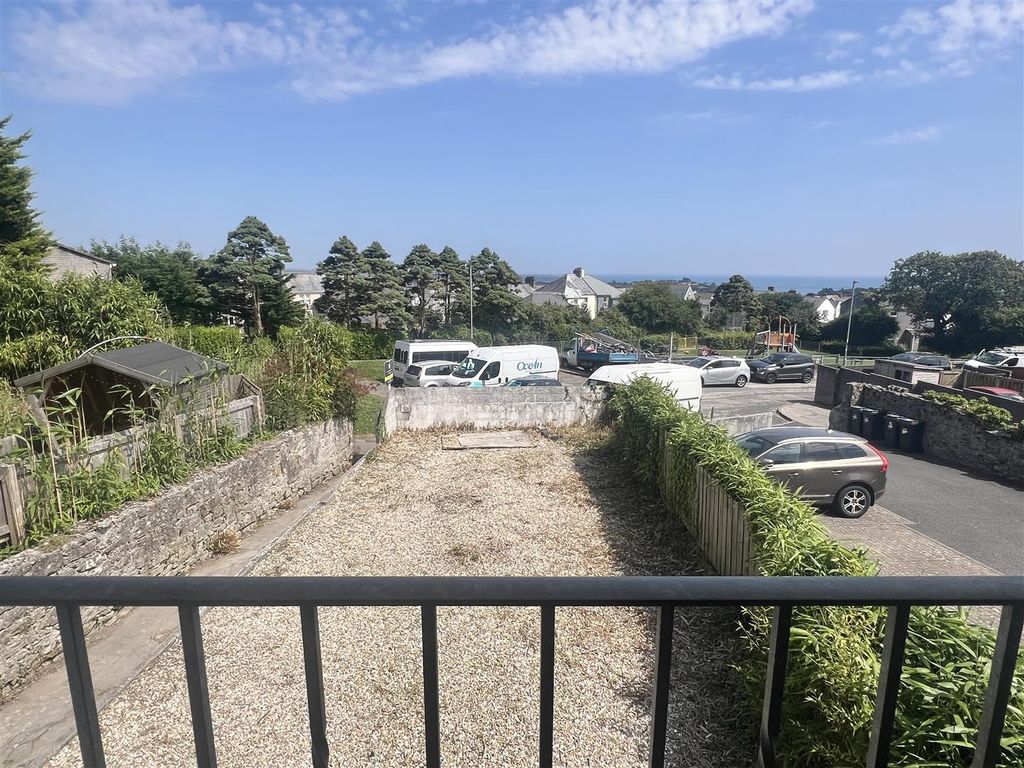 Property photo 3 of 23