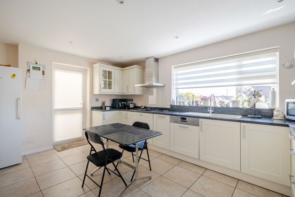 Property photo 3 of 16 1441299-12-69d522...