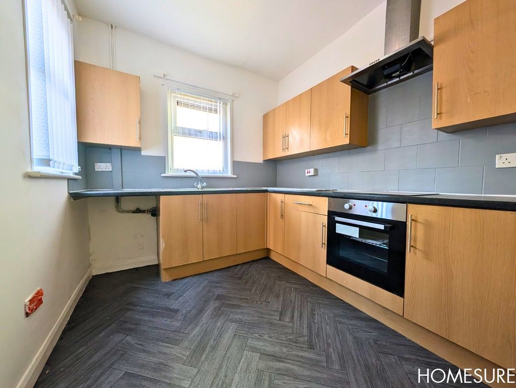 Property photo 3 of 8 Kitchen