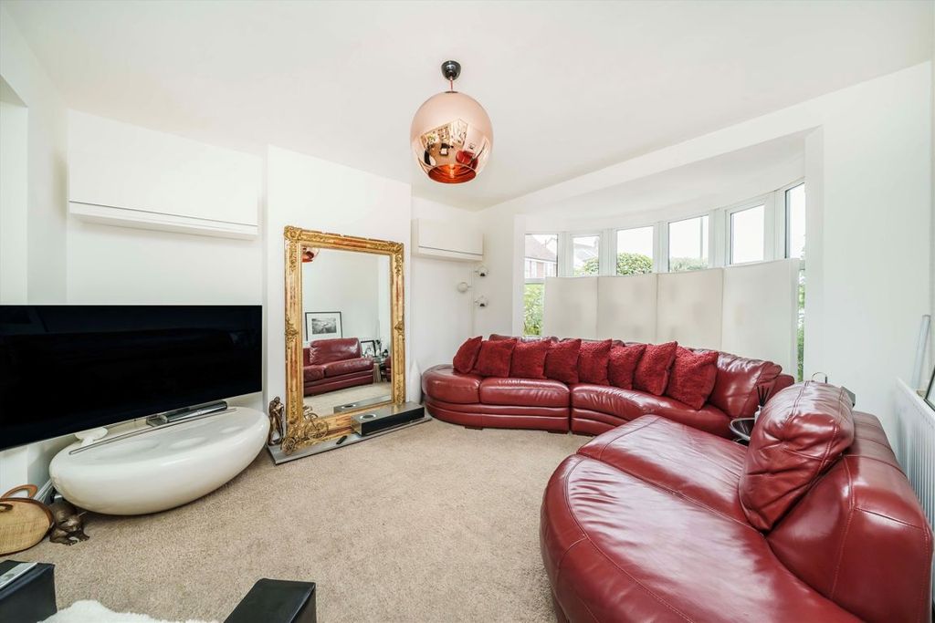 Property photo 2 of 9
