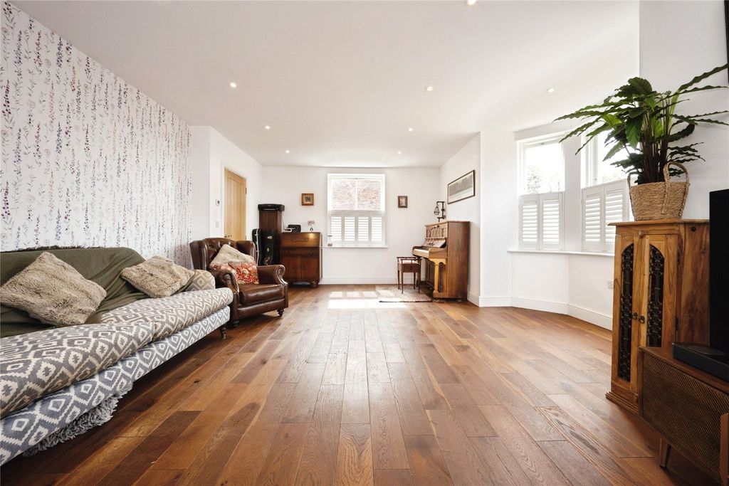 Property photo 3 of 31 Picture No. 35