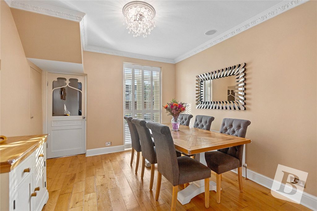 Property photo 3 of 17 Dining Area