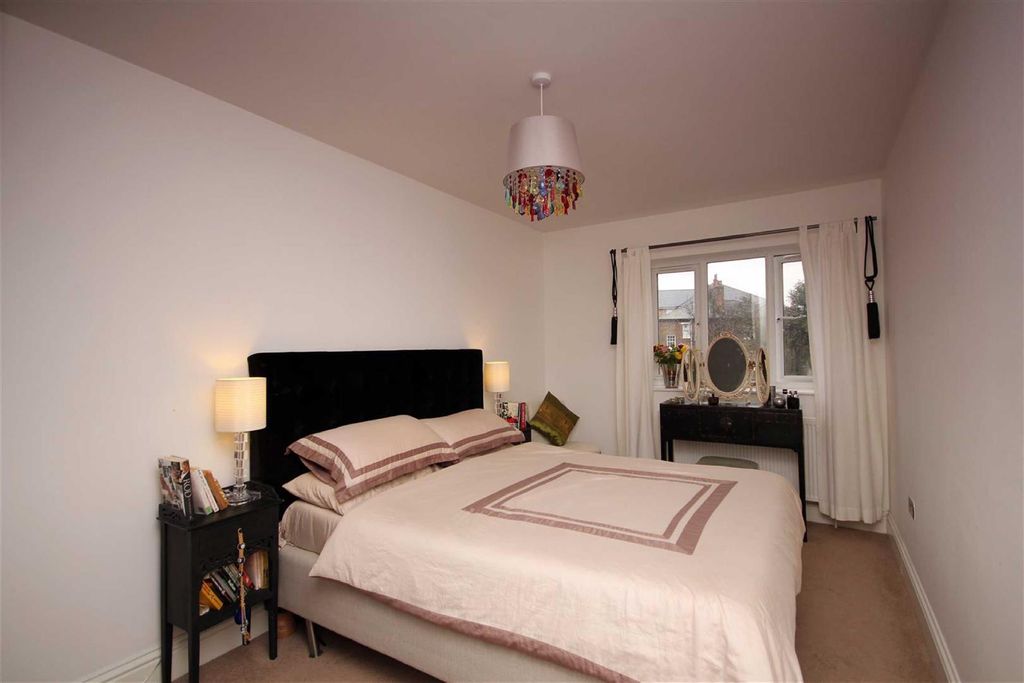 Property photo 3 of 6