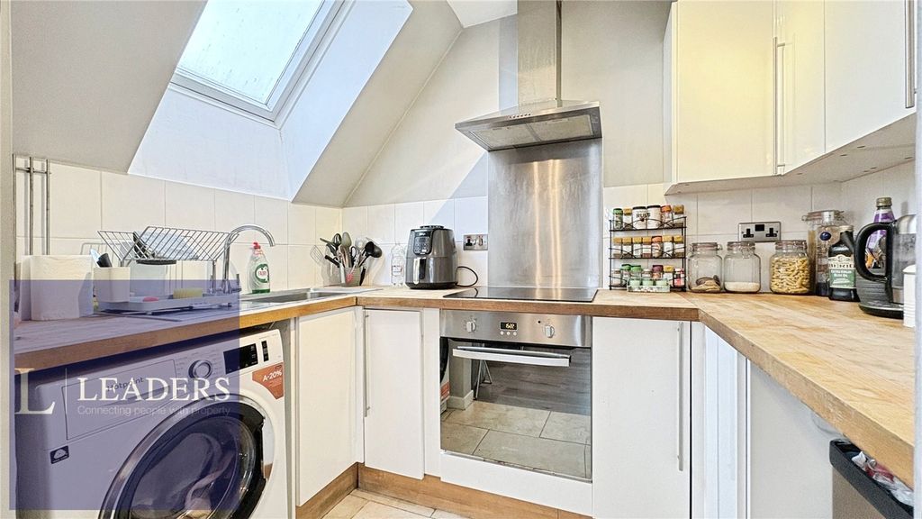 Property photo 3 of 10 Kitchen