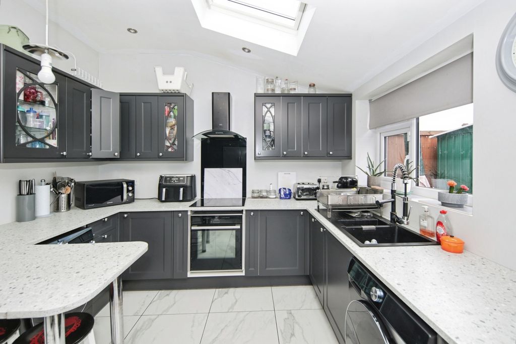 Property photo 3 of 18 Pbox-Img.Jpg