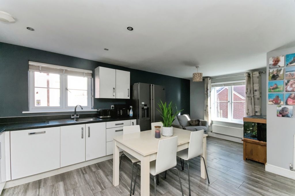 Property photo 3 of 22 Pbox-Img.Jpg