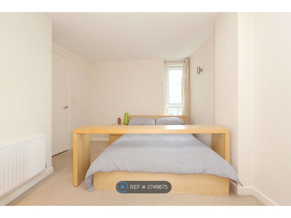 Property photo 1 of 14 Main Bedroom