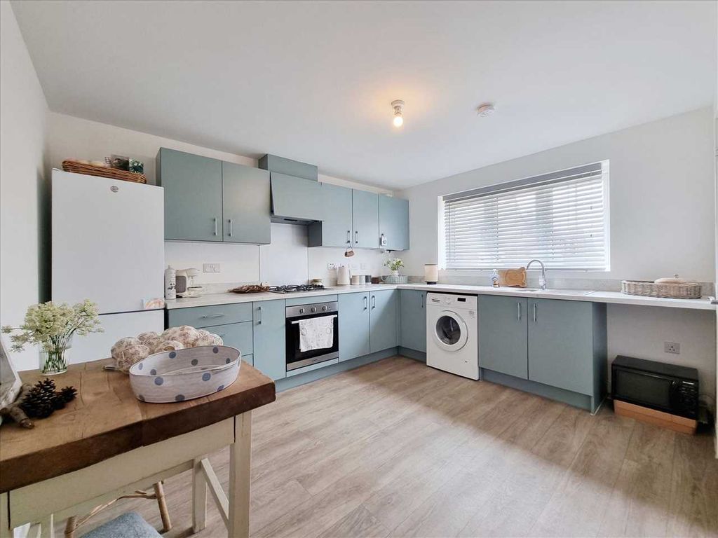 Property photo 2 of 9 Kitchen: