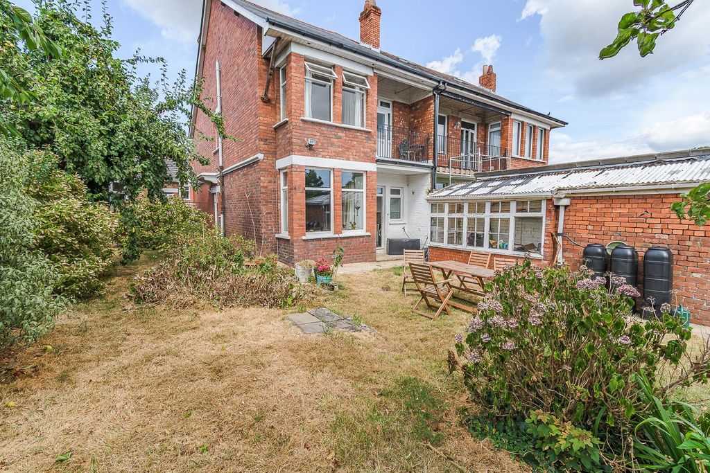 Property photo 2 of 30
