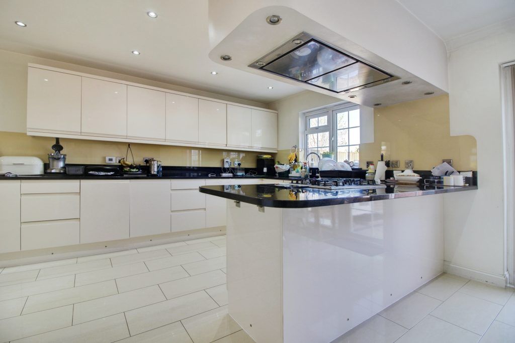 Property photo 2 of 25