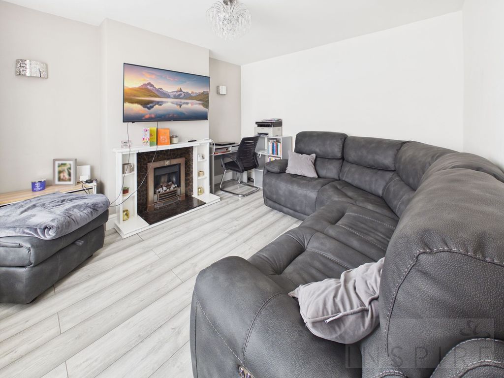 Property photo 2 of 38