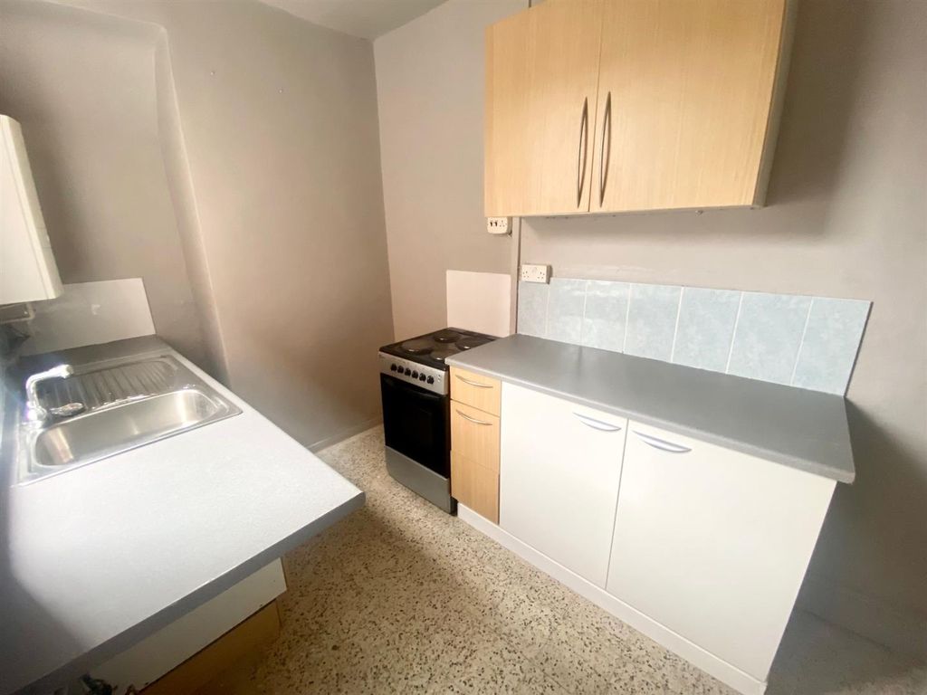 Property photo 2 of 11 39 Oakley Road Kitchen.Jpg