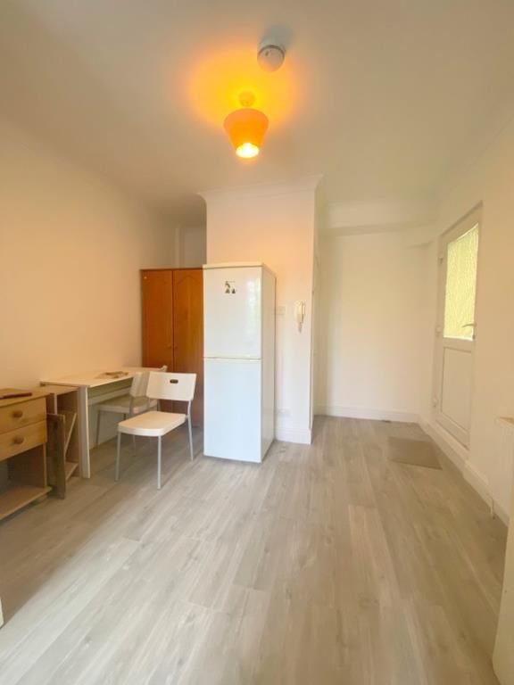 Property photo 1 of 3