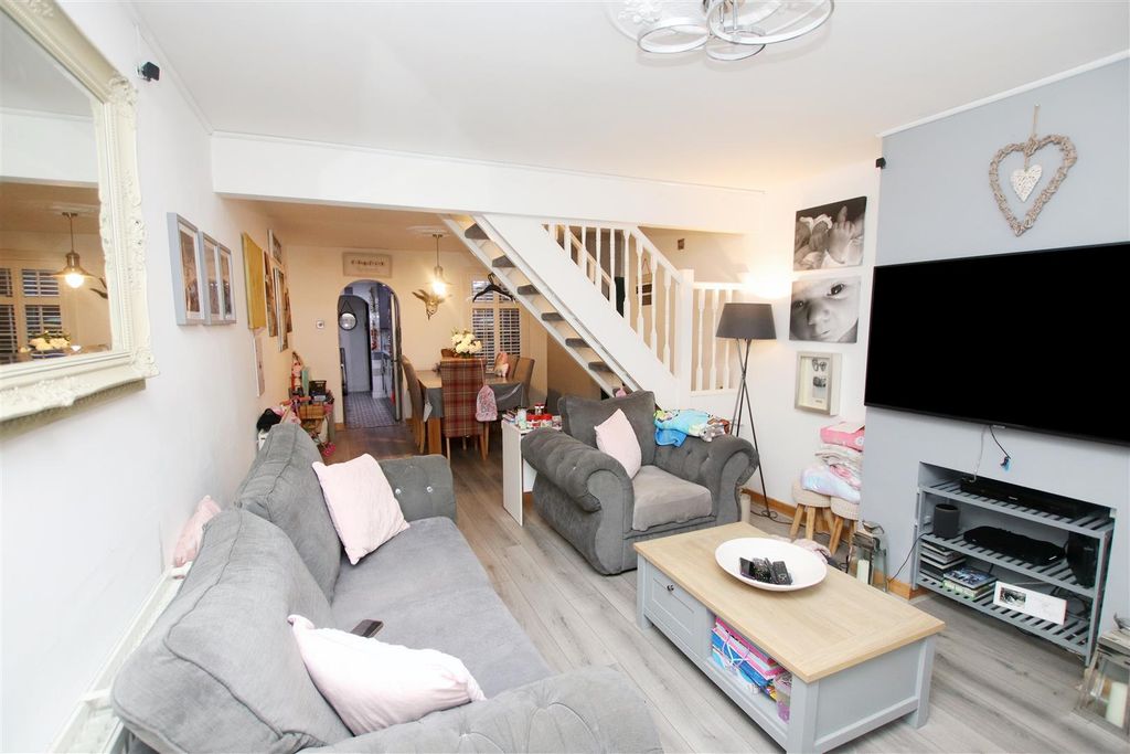 Property photo 2 of 13 Through Lounge.Jpg