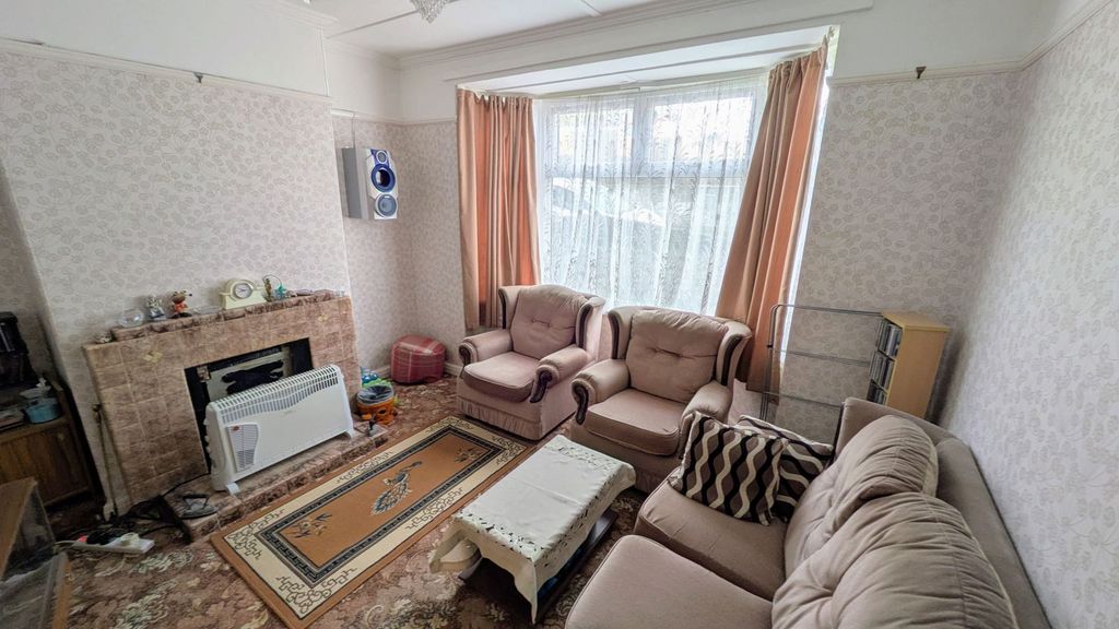 Property photo 2 of 8